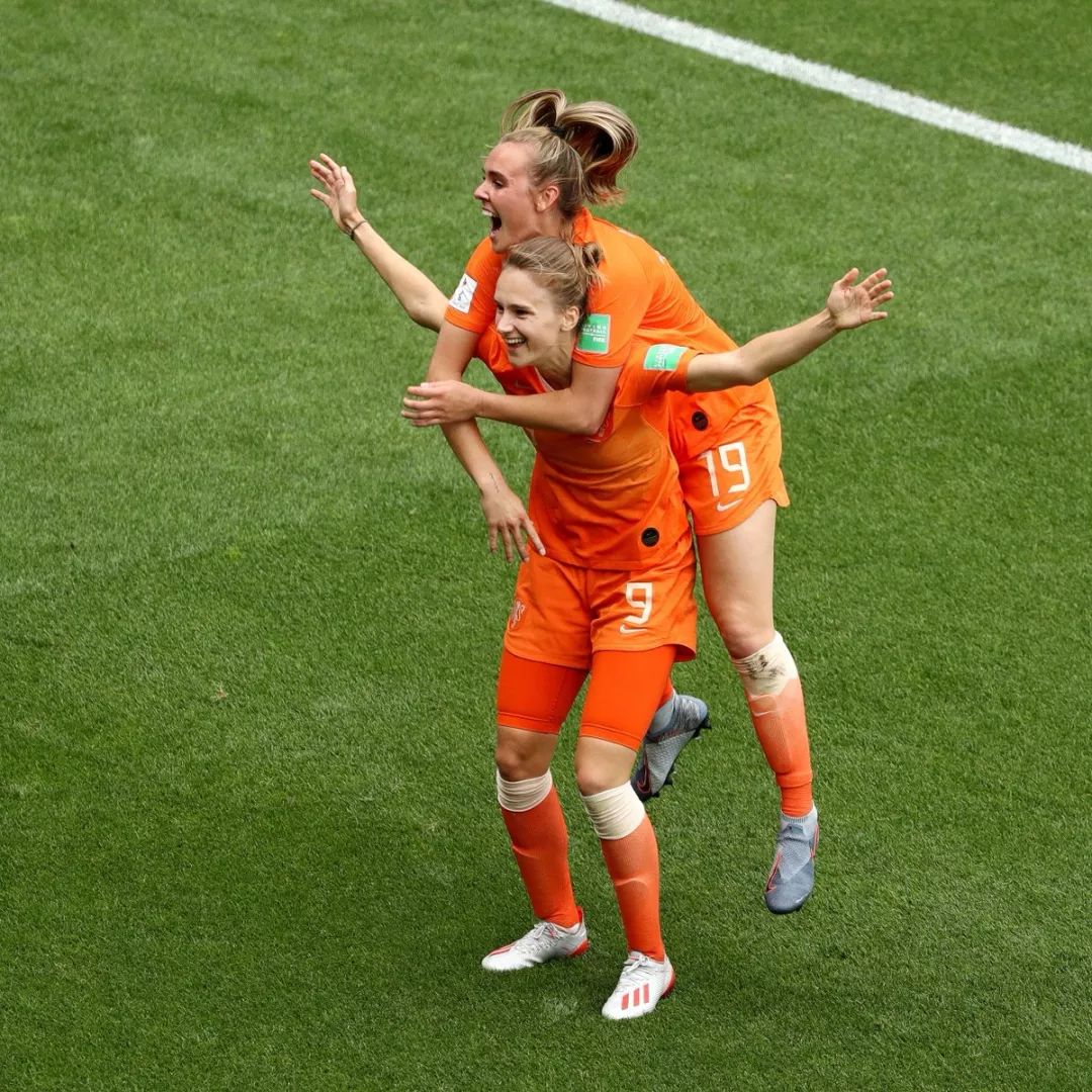 荷兰女足与日本队战平,激烈角逐赛场(荷兰女足与日本队战平,激烈角逐赛场比赛) 荷兰女足与日本队战平,激烈角逐赛场(荷兰女足与日本队战平,激烈角逐赛场比赛)