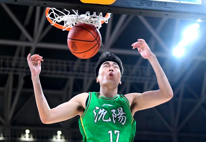 爱游戏体育直播-上海队挑战大师级对手，实力受到挑战