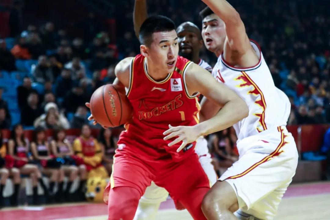 南昌对阵天津,双方拼尽全力 南昌对阵天津,双方拼尽全力