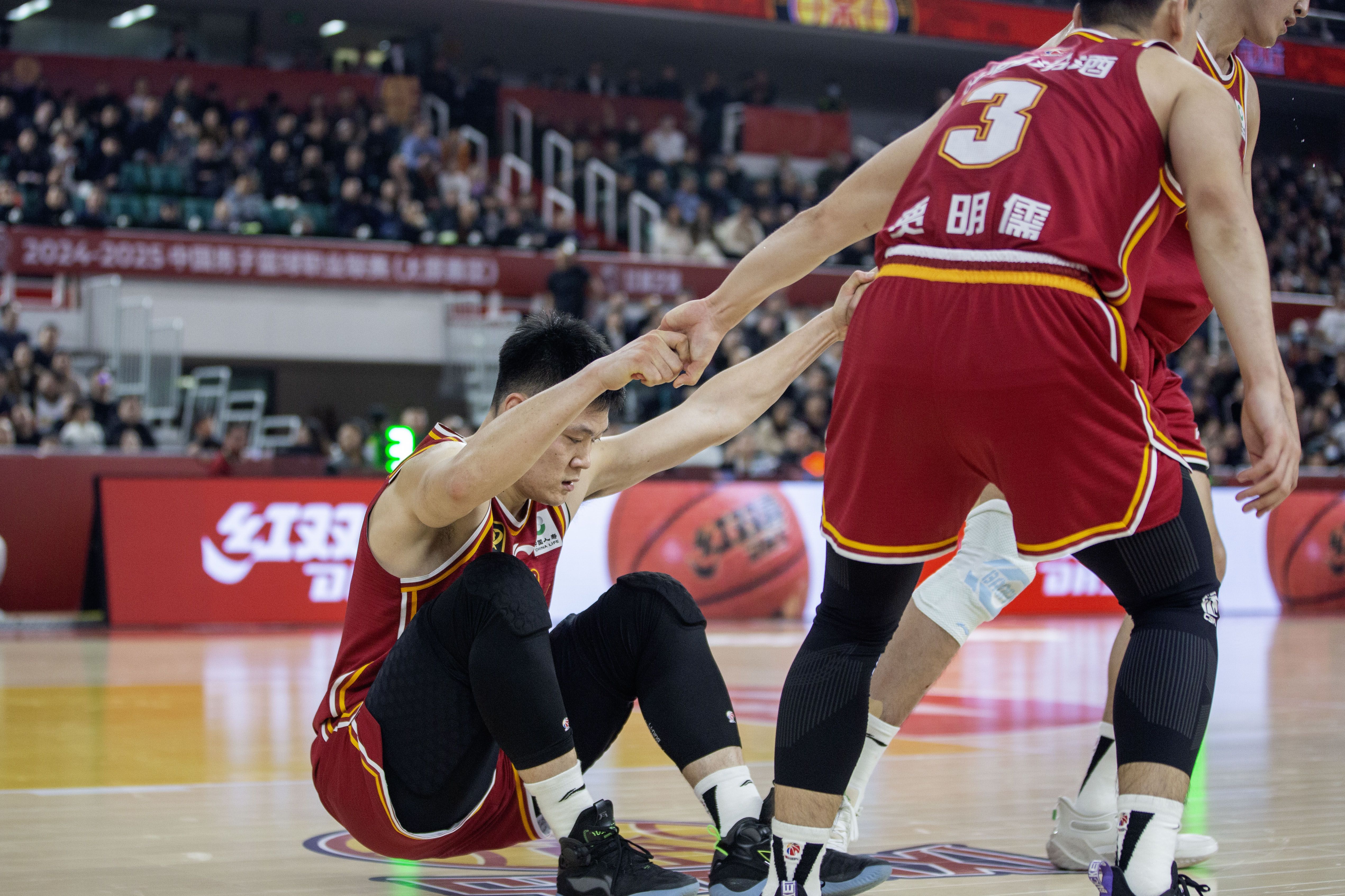 新疆男篮力挺杀进半决赛,表现出色!的简单介绍 新疆男篮力挺杀进半决赛,表现出色!的简单介绍