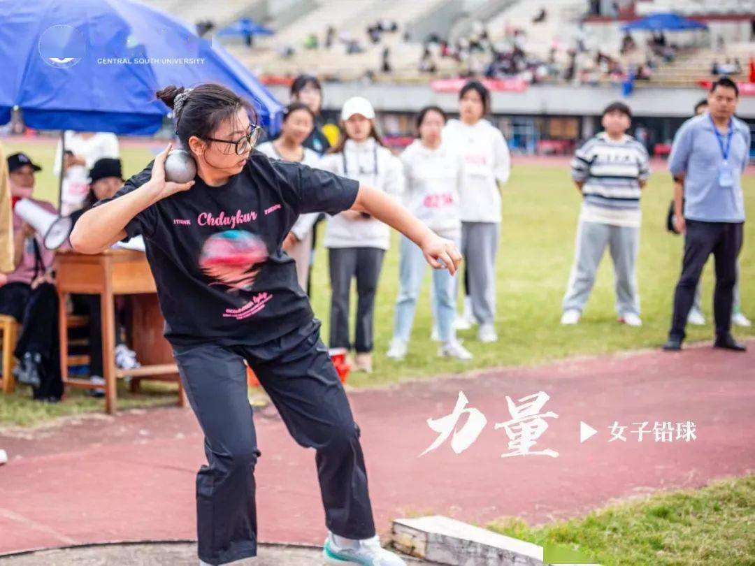 运动健儿拼尽全力，奋力向前创造奇迹的简单介绍