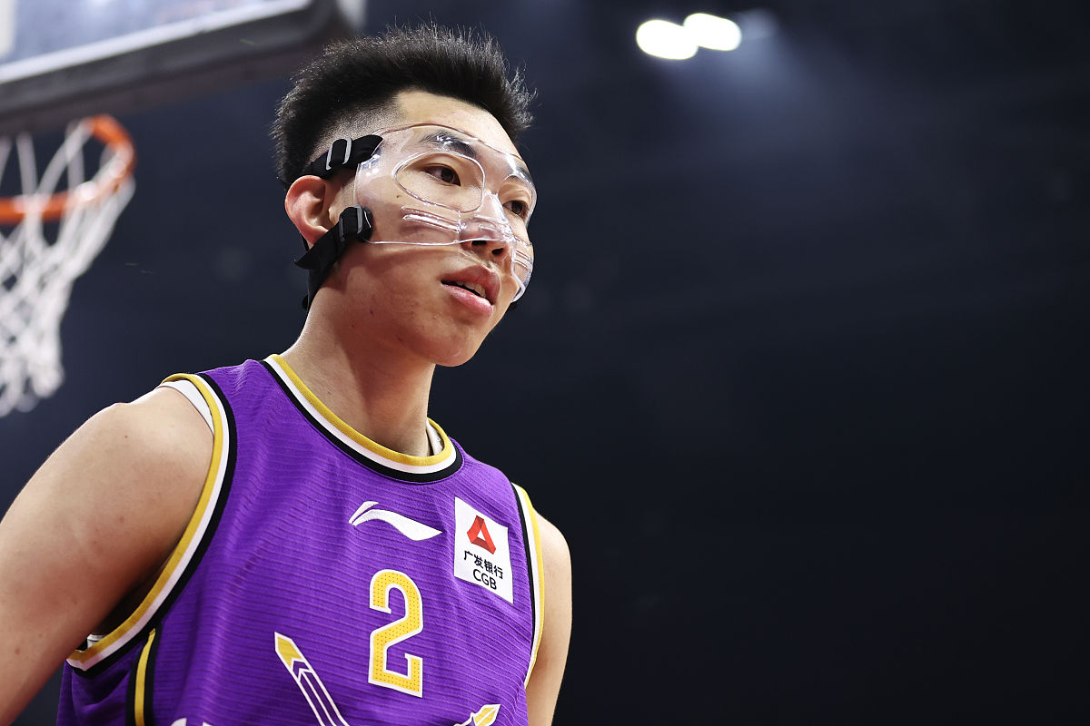 银队防守强硬,成功限制对手得分 银队防守强硬,成功限制对手得分