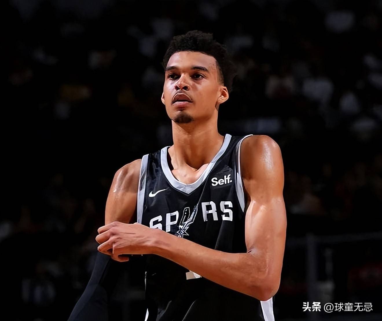 包含马刺宣布与球星奥尔德里奇续约,将留在球队继续征战NBA的词条 包含马刺宣布与球星奥尔德里奇续约,将留在球队继续征战NBA的词条