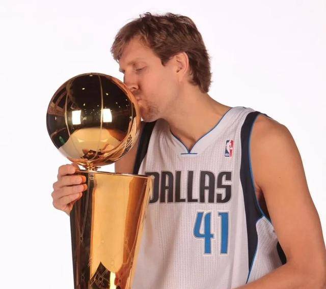 诺维茨基退役仪式,热火特供礼物的简单介绍 诺维茨基退役仪式,热火特供礼物的简单介绍