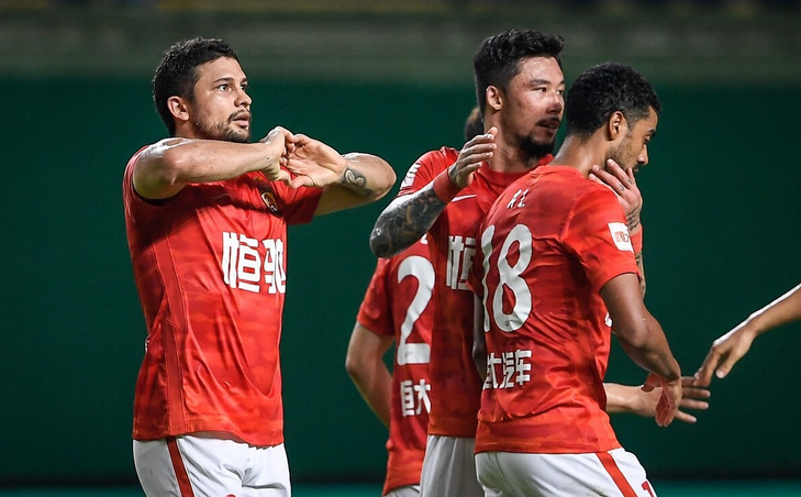 进攻火力强劲,连续攻破对方防线 进攻火力强劲,连续攻破对方防线