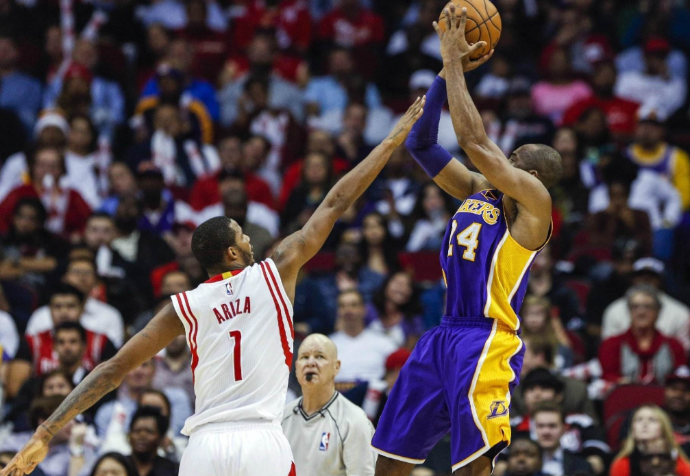 比赛中一支球队快攻打出高效战术 比赛中一支球队快攻打出高效战术