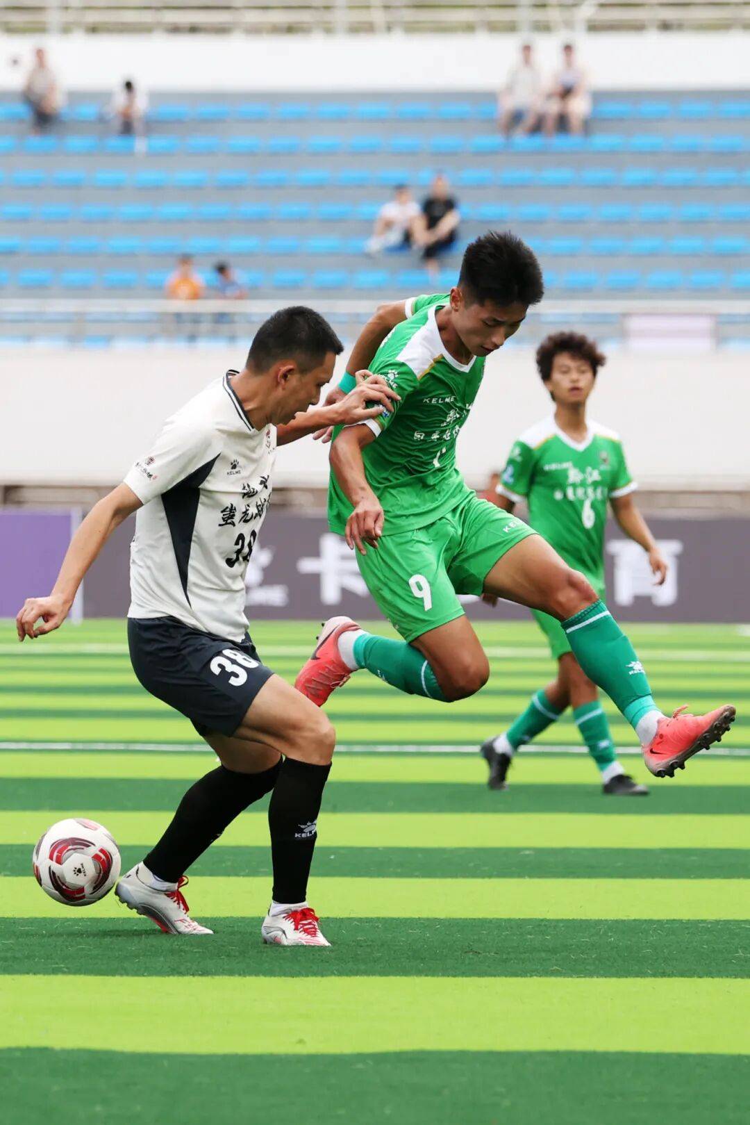 足球赛场上的精彩瞬间值得回味 足球赛场上的精彩瞬间值得回味