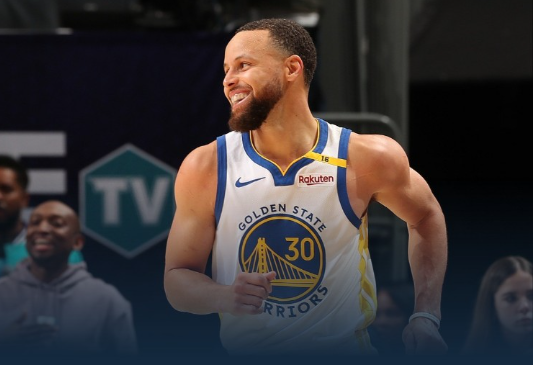 关于勇士战胜黄蜂，库里砍下分再现巅峰表现的信息