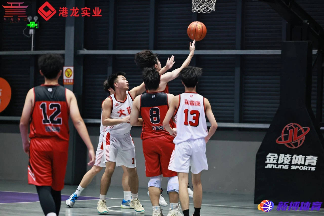 爱游戏亚洲官网-篮球赛场上情绪高涨，现场掌声不断的简单介绍