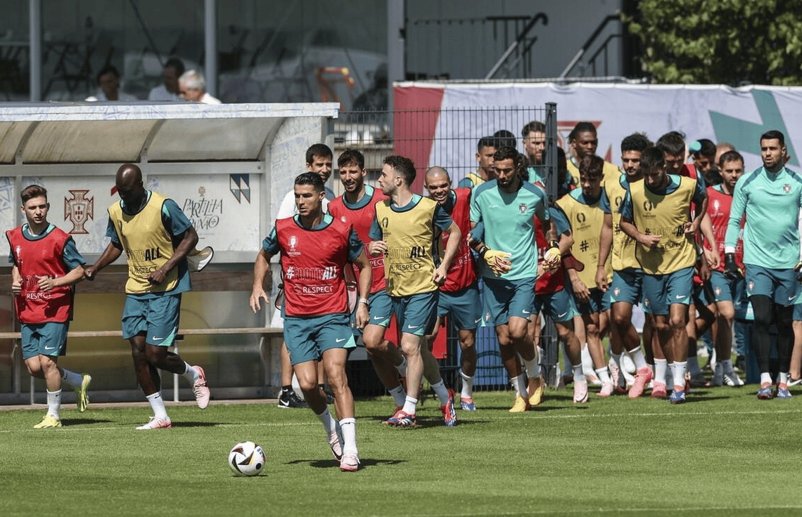 葡萄牙队轻松取胜进军国际赛决赛 葡萄牙队轻松取胜进军国际赛决赛