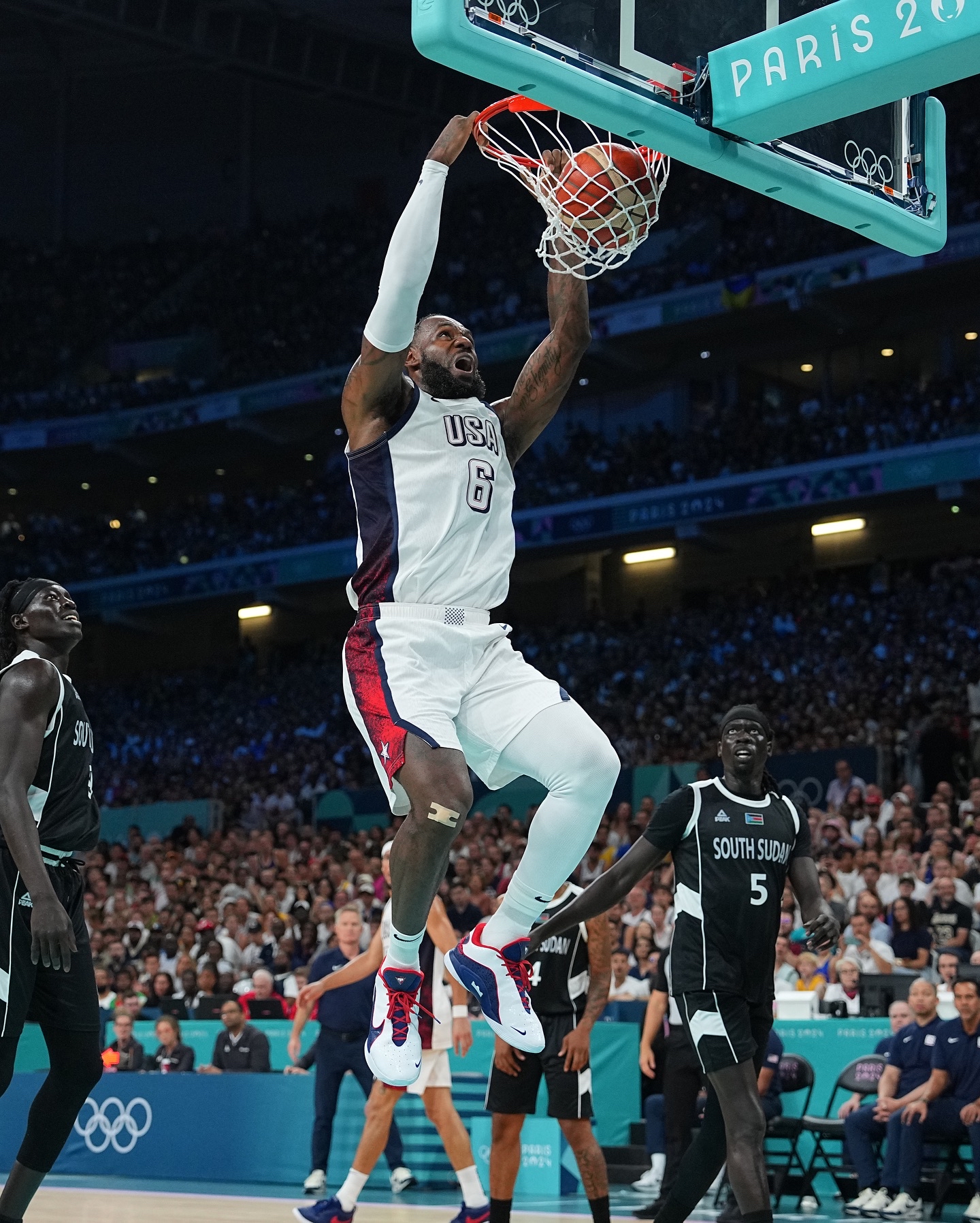 包含活塞战胜篮网之战，显其强悍之实力！的词条