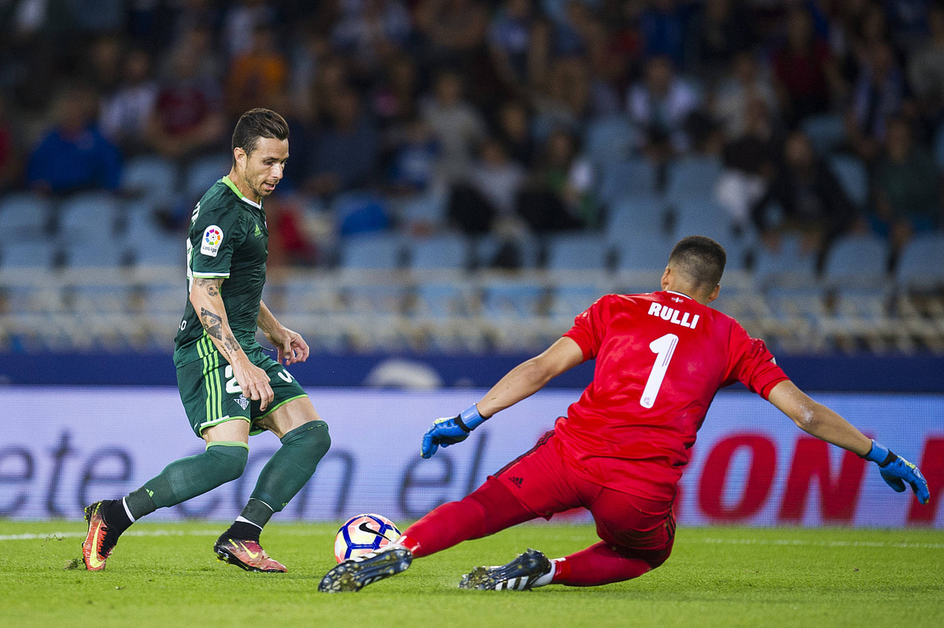 巴伦西亚队踢平比赛,瞄准西甲前三名 巴伦西亚队踢平比赛,瞄准西甲前三名