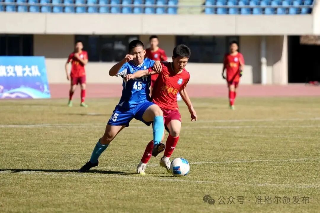 爱游戏网页版入口-精彩足球对决火热上演，球员拼尽全力