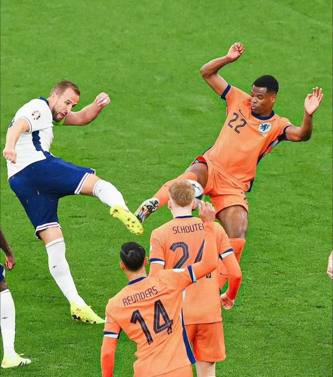 荷兰慘敗土耳其，英格兰艰难获胜乌克兰的简单介绍