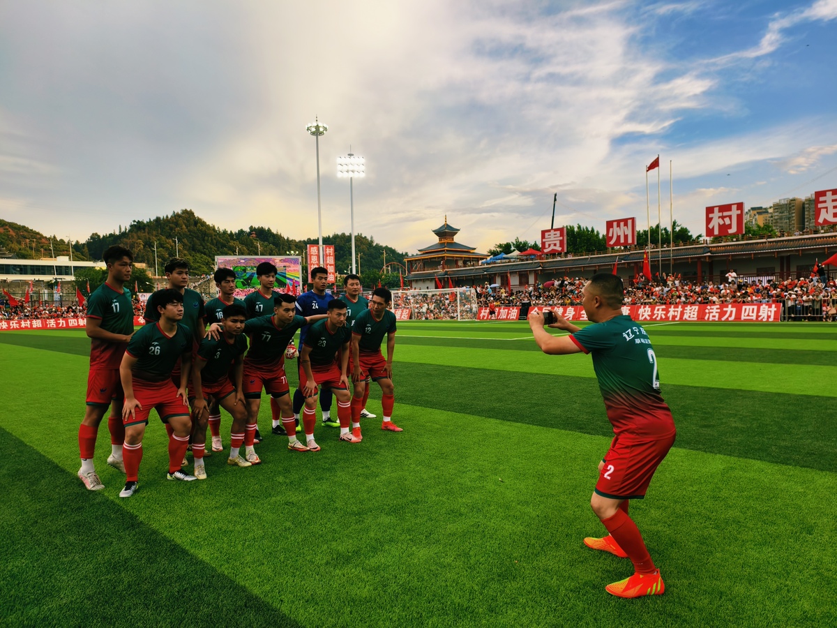 足球赛事瞬息万变观众心情随之起伏的简单介绍 足球赛事瞬息万变观众心情随之起伏的简单介绍