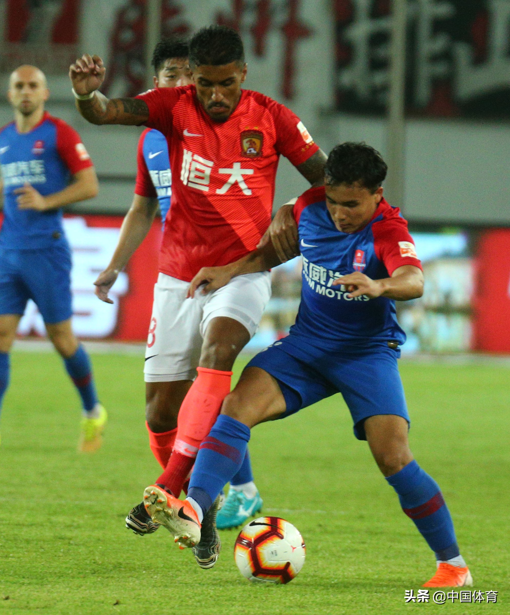 爱游戏在线登录-包含广州富力挑战重庆斯威，冲击三分的词条